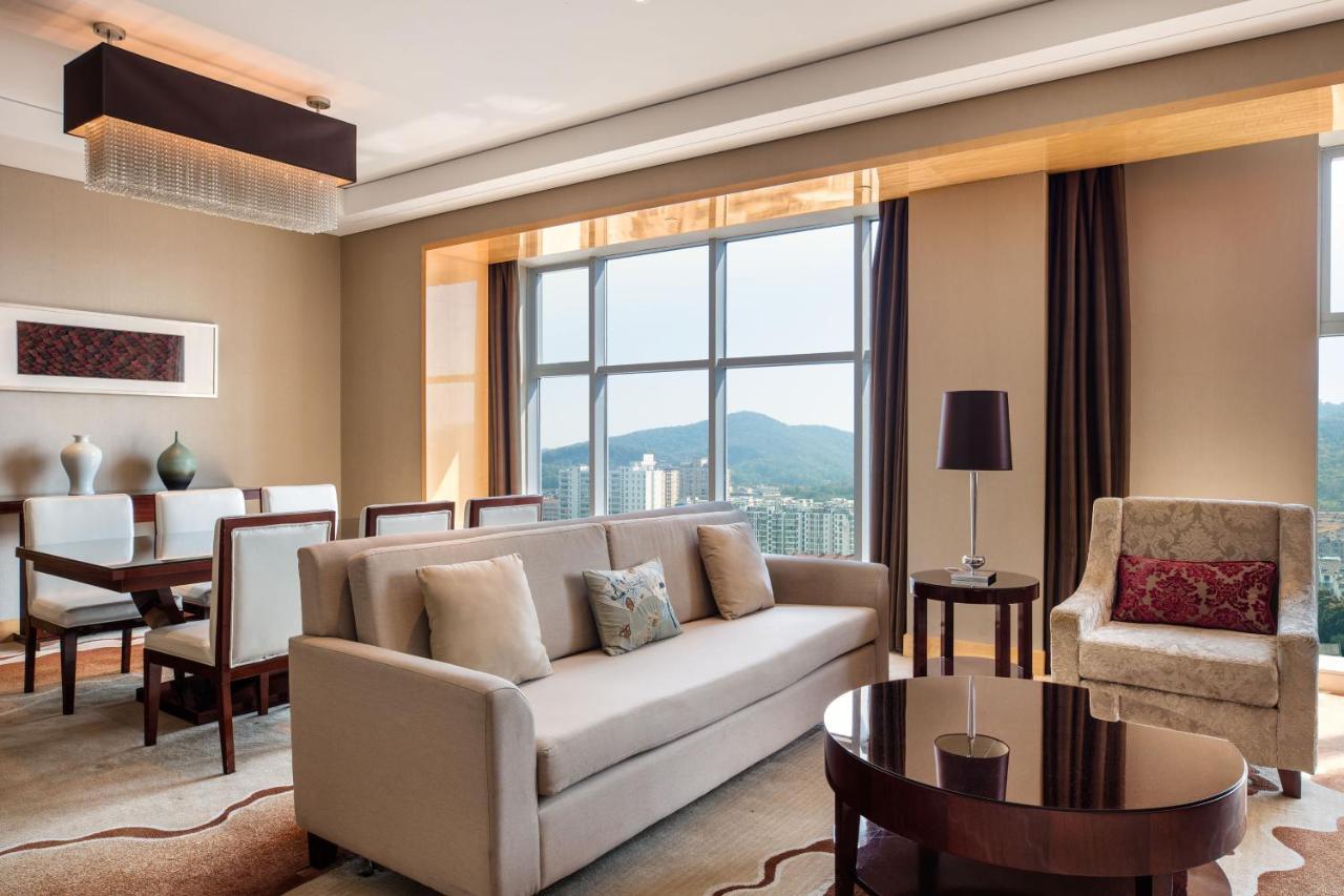 Sheraton Zhenjiang Hotel Exterior foto